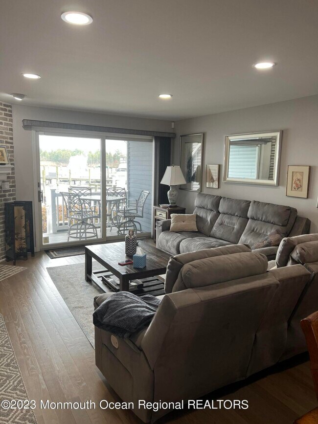 Building Photo - 85 E Water St