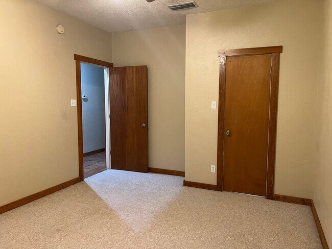 Building Photo - ** Spacious Retreat in Terra Estates II **