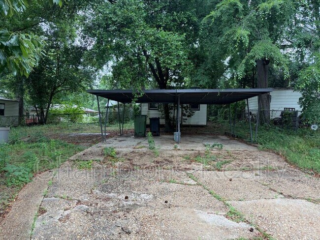 Building Photo - 403 46th St