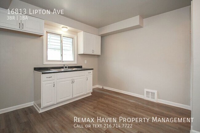Building Photo - 16813 Lipton Ave, Cleveland - Charming 3 B...