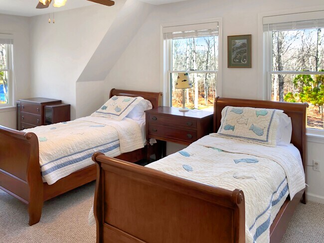 Building Photo - 12 Dogwood Ln