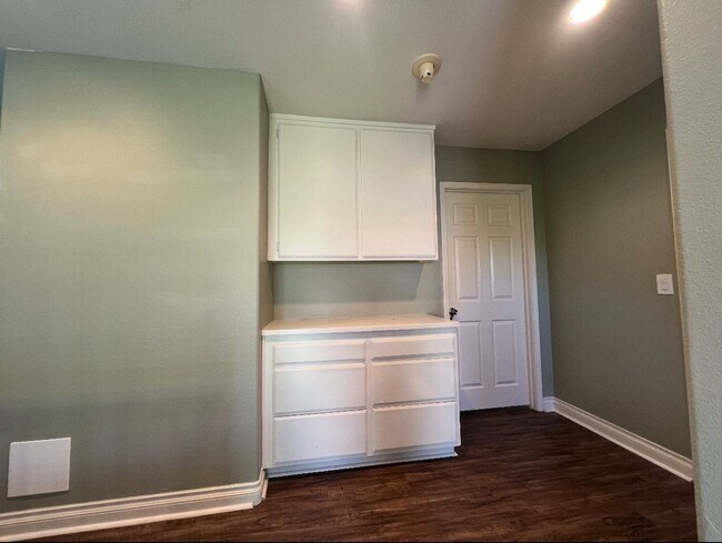 Building Photo - Beautiful 4 Bedroom Home with Solar and a Large Yard in Stevenson Ranch