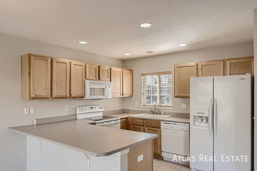 Building Photo - 4526 Crow Creek Dr