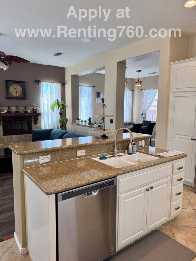 Building Photo - Huge 3 Bed 2 Bath Home With Pool & Spa in Hacienda Heights Neighborhood!!