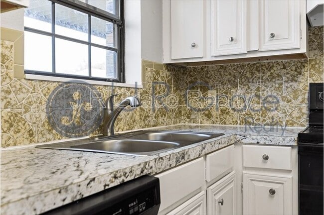 Building Photo - 1304 Chapel Creek Rd