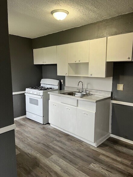 Building Photo - 1950 Nelawood Rd