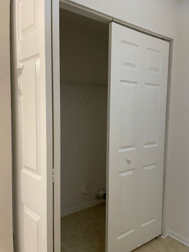 Building Photo - Modern 2-Bed, 1-Bath Oasis with Central Air and Gourmet Kitchen