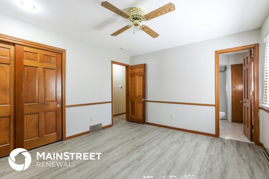 Building Photo - 523 E Prairie Terrace