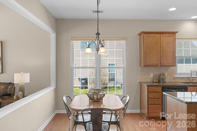 Building Photo - 2076 Belair Dr