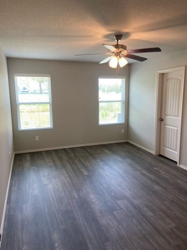 Building Photo - *Pre-leasing* Three Bedroom | Two Bath Hom...