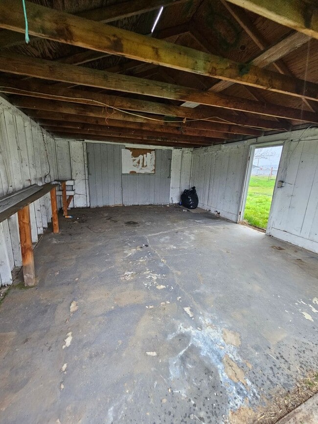 Building Photo - Almost 1300 sqft of Living Space with Plenty of Parking