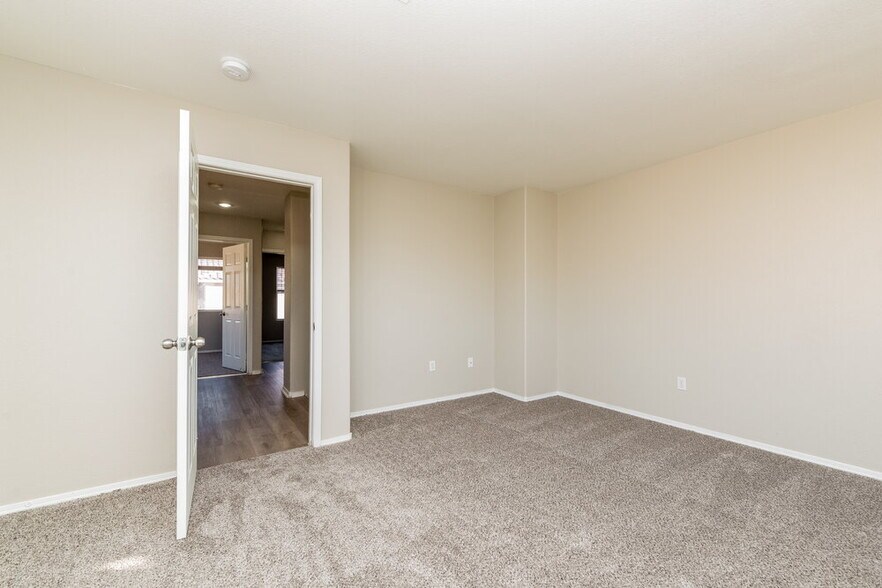 Building Photo - 8104 Finch Feather St