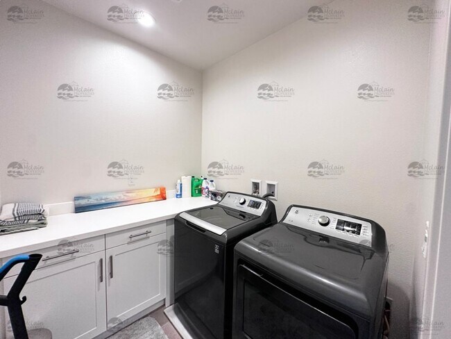 Building Photo - Luxury 5 bedroom, 3 bath home in Bonsall!