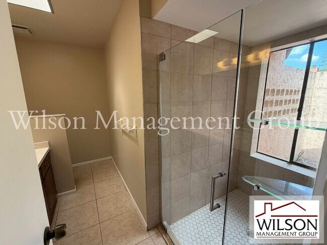 Building Photo - 220 Sunshower Ct