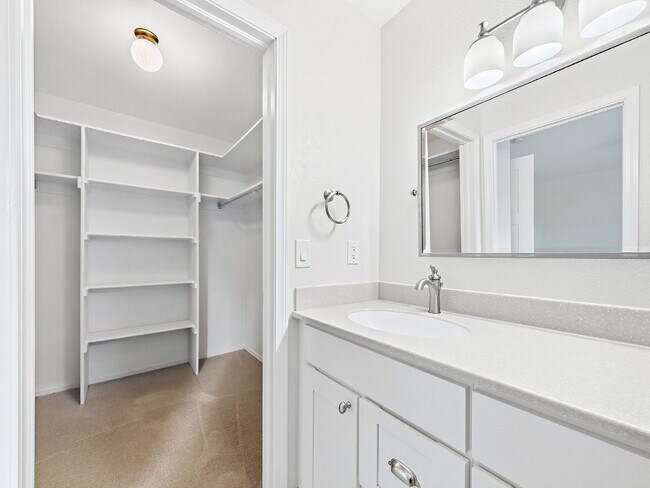 Building Photo - 6213 S Galena Way