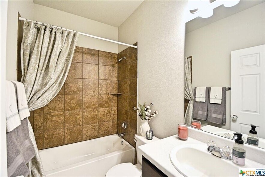 Building Photo - 362 Limerick Rd