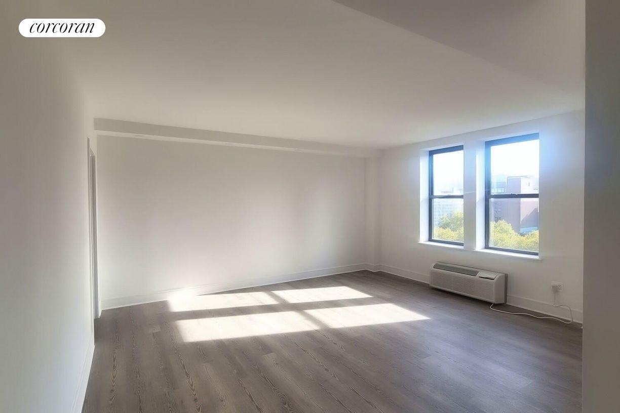 Building Photo - 45 W 81st St