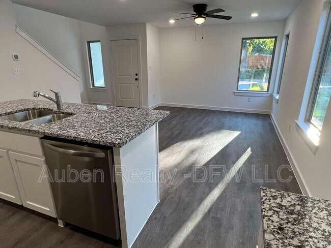 Building Photo - 2524 S Fannin Ave