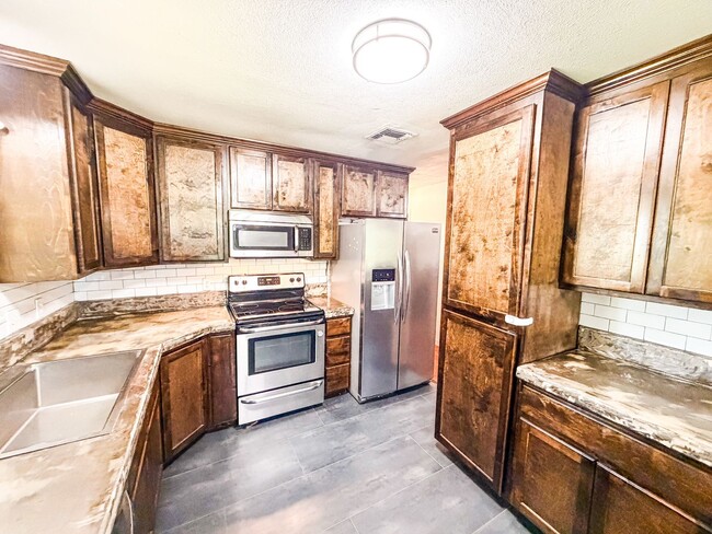 Building Photo - Fully Renovated Modern Farmhouse in Quiet Jennings