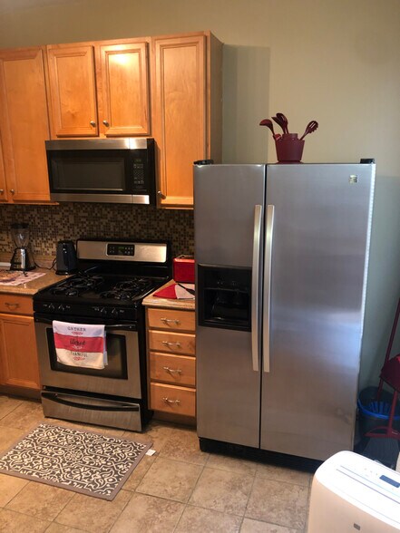 Building Photo - 6630 S Ingleside Ave