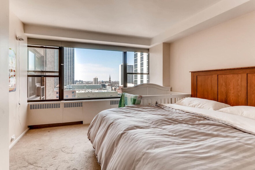 Building Photo - 1540 N State Pky