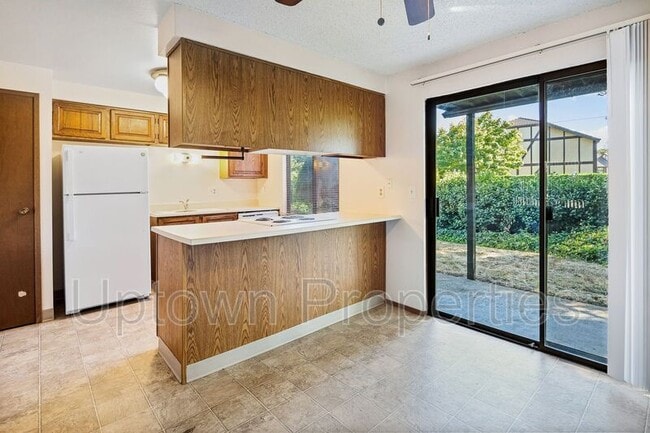 Building Photo - 5660 SW 180th Ave