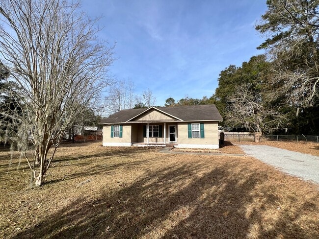 Building Photo - AVAILABLE MID-MARCH 2026! (One Pet Maximum)