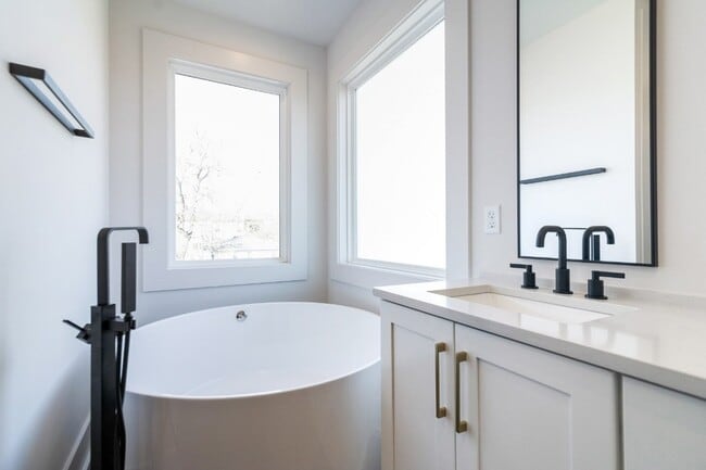 Building Photo - 1009 Garfield St