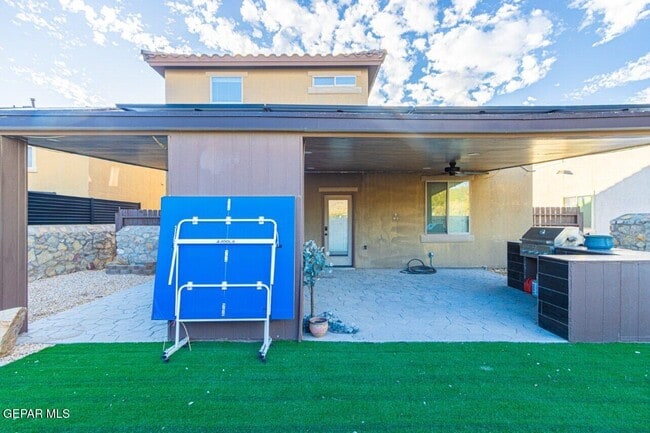 Building Photo - 2058 Bluff Creek St