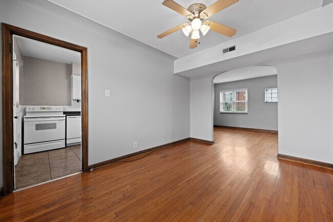 Building Photo - 5821 Lindenwood Ave