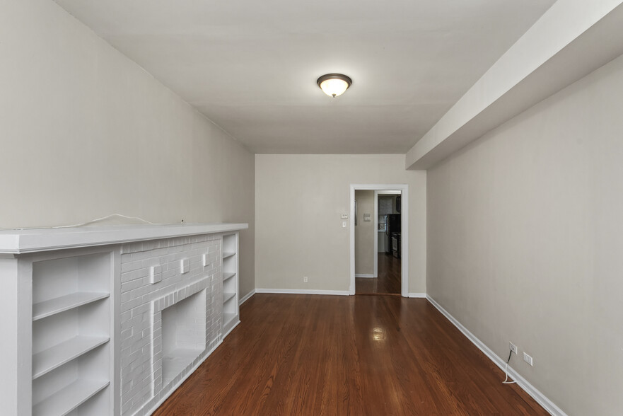 Building Photo - 3751 W Sunnyside Ave