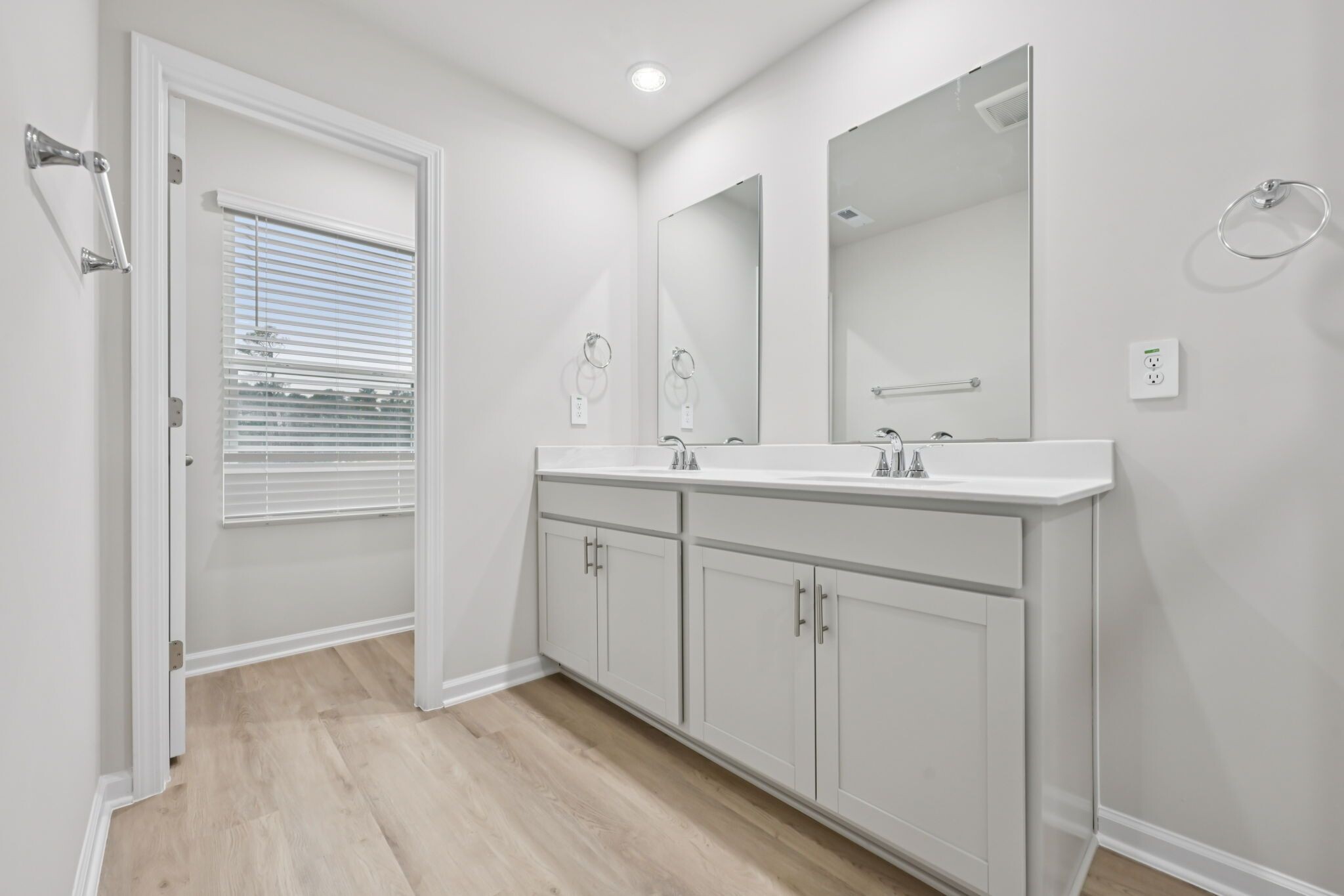 Building Photo - 723 Chandler Stone Dr