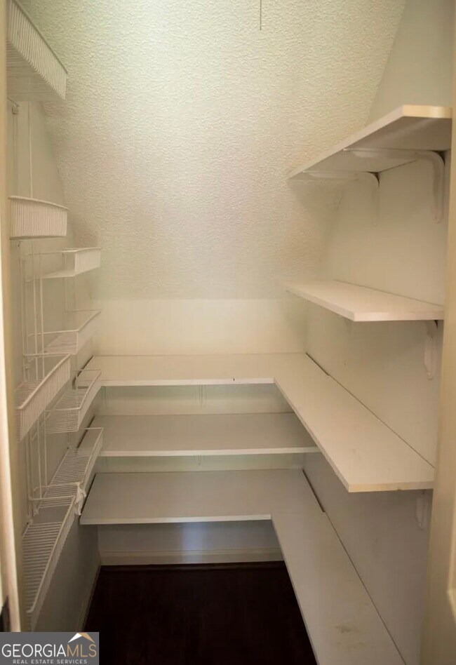 Building Photo - 1080 Maple Cir