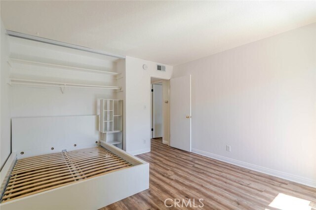 Building Photo - 13543 Moorpark St