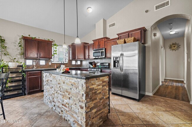 Building Photo - 14660 Spanish Point Dr