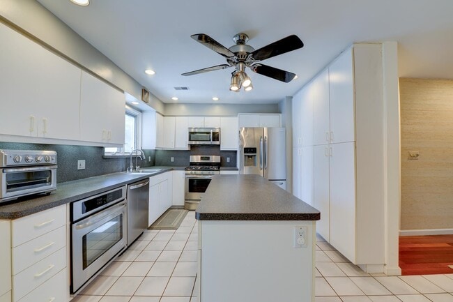 Building Photo - 326 Sea Isle Key