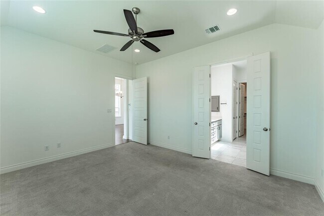 Building Photo - 152 Limestone Dr