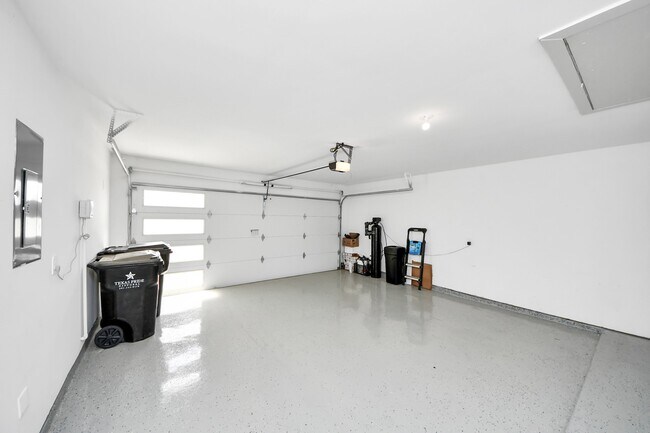 Building Photo - 7007 Fleetwood Crescent Wy