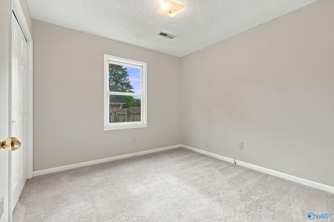 Building Photo - 117 Jay Dr