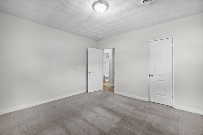Building Photo - Charming 2-Bedroom Duplex in Norvella Heights
