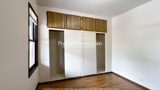 Building Photo - 1102 SE Umatilla St