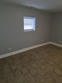 Building Photo - 6832 S Clyde Ave