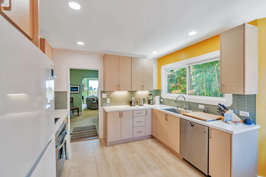 Building Photo - 3316 Birdsall Ave