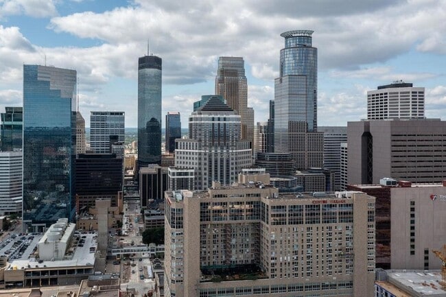 Building Photo - 433 S 7th St