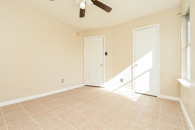 Building Photo - 11102 Kentington Oak Dr