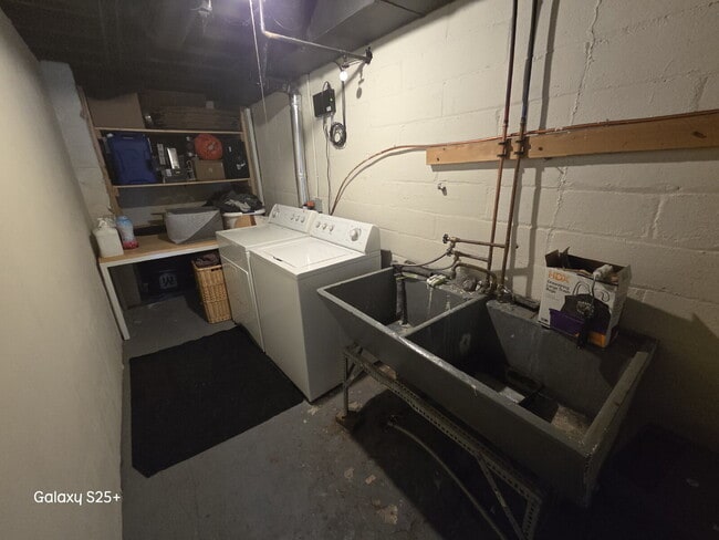 Building Photo - Charming 3-Bedroom, 1-Bath Duplex for Rent! VIDEO TOUR