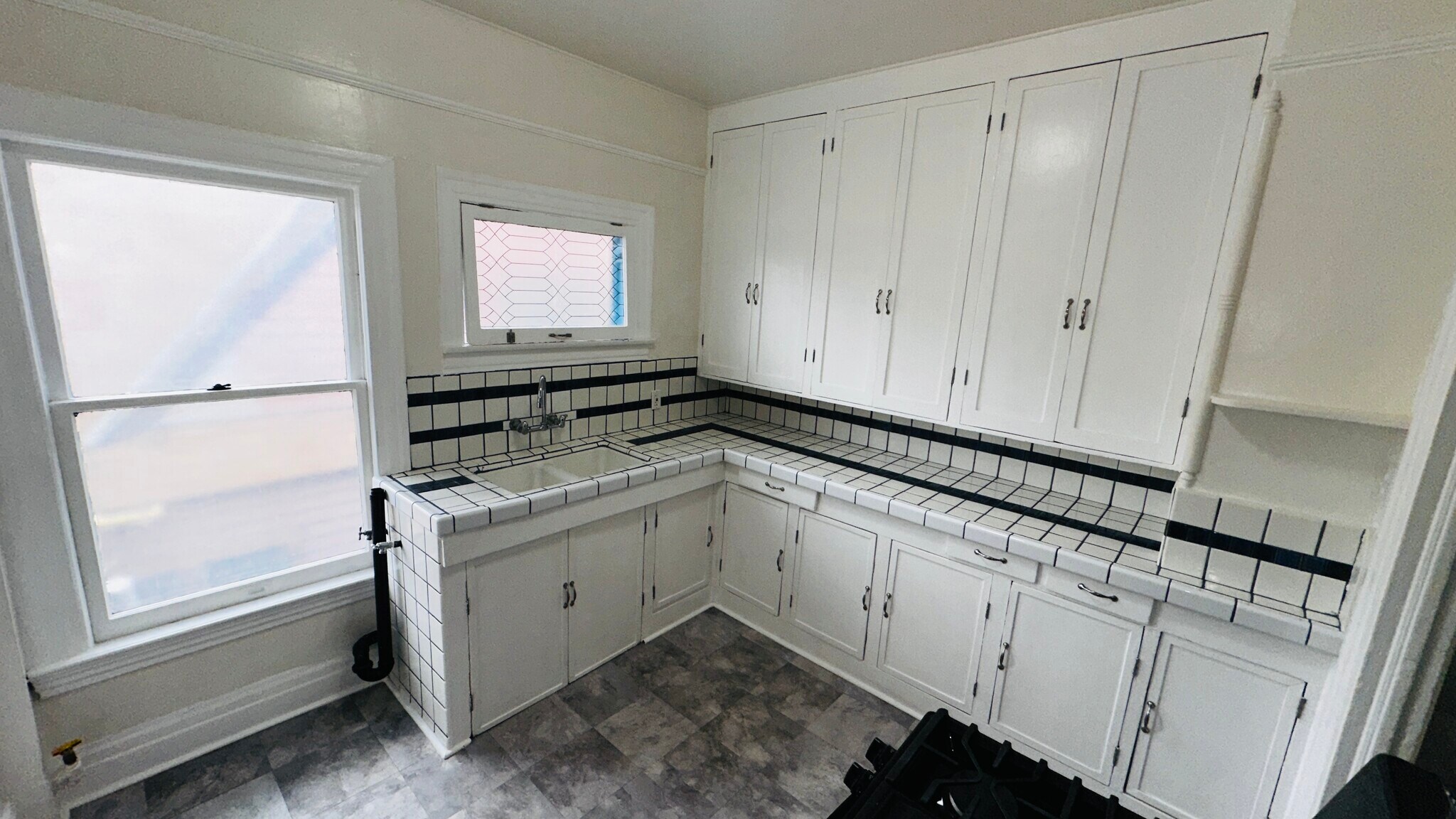 Kitchen - 143 E 10th St