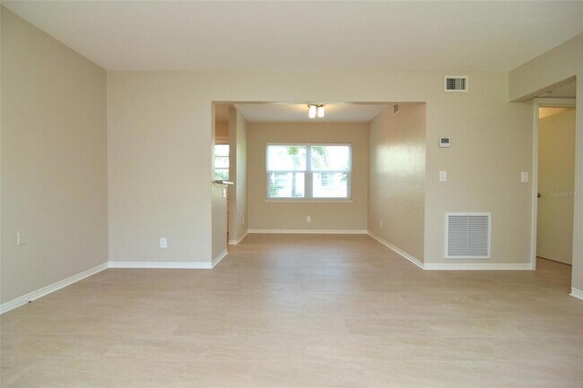 Building Photo - 606 12th Ave NE