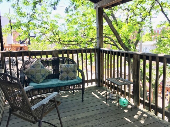 Building Photo - 1421 W Huron St