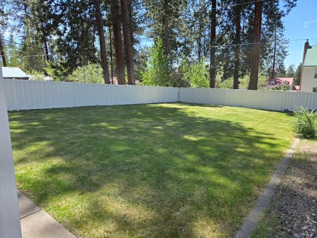 Building Photo - 138722 Rhododendron St